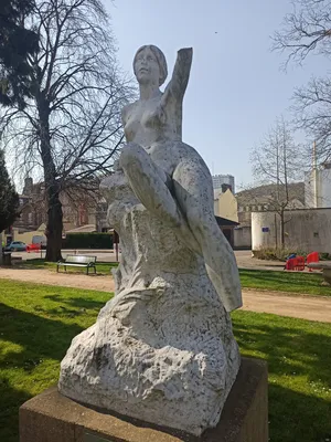 Statue Nu féminin du Jardin de l'Hôtel de Ville à Elbeuf-sur-Seine