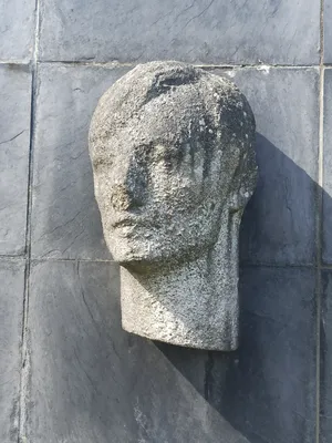 Statue d'Henri Barbusse à Saint-Étienne-du-Rouvray