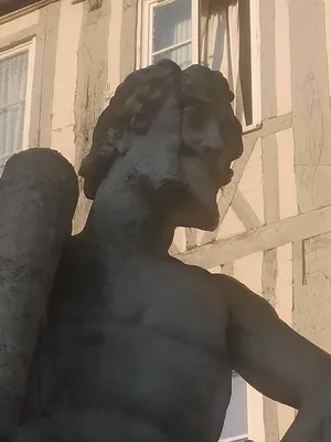Statue d'Henri IV à l'antique à Rouen