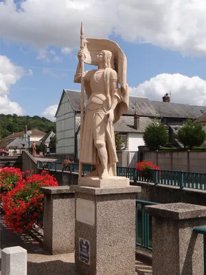 Statue de Jeanne d'Arc à l'étendard à Barentin