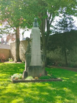 Monument au Docteur Léon Dufour à Fécamp