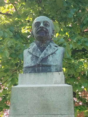 Monument au Docteur Léon Dufour à Fécamp