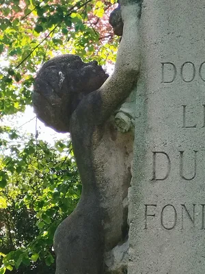 Monument au Docteur Léon Dufour à Fécamp