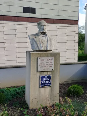 Buste de Louis Ricard à Barentin