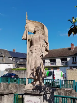 Statue de Jeanne d'Arc à l'étendard à Barentin