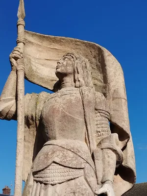 Statue de Jeanne d'Arc à l'étendard à Barentin