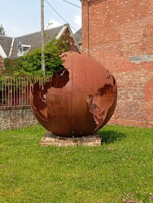 Globe terrestre à Neufchâtel-en-Bray