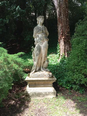 Statue du Jardin Jean Rostand à Lillebonne