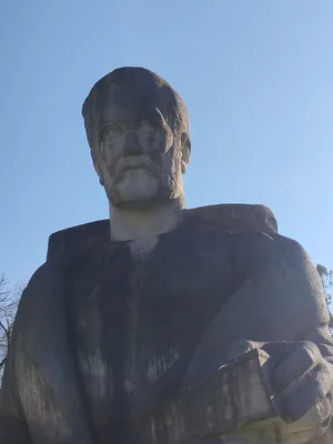 Statue de Louis Pasteur à Barentin