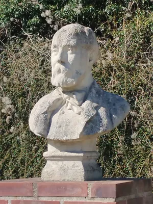 Buste d'Hector Malot à Barentin