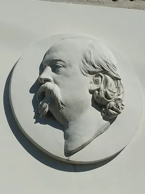 Médaillon de Louis-Hyacinthe Bouilhet à Barentin