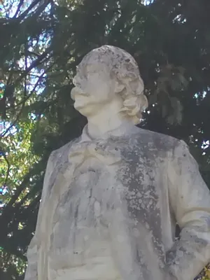 Statue de Gustave Flaubert à Barentin