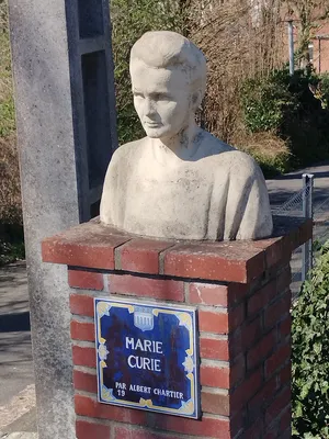 Buste de Marie Curie à Barentin