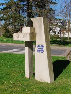 Buste du professeur Alain à Barentin