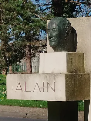 Buste du professeur Alain à Barentin