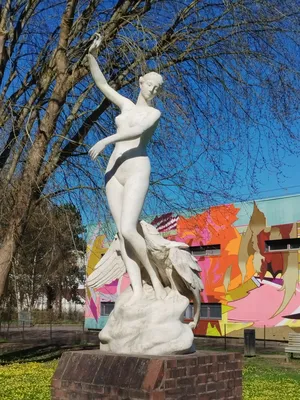 Statue d'Hébé à Barentin