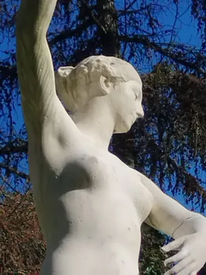 Statue d'Hébé à Barentin
