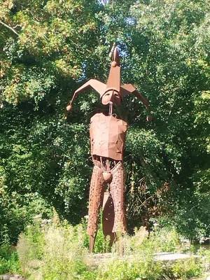 Statue Marotte et herbes folles à Harfleur
