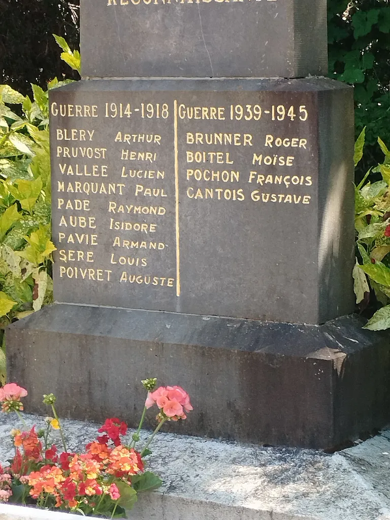 Monument aux Morts de Aubermesnil-aux-Érables