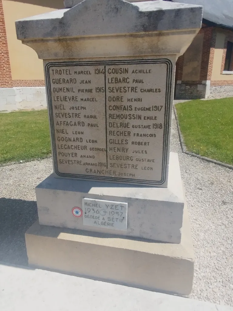 Monument aux Morts d'Étoutteville