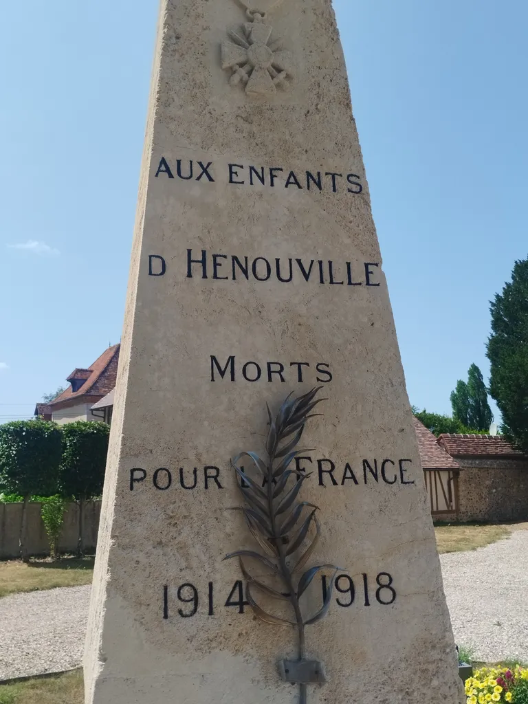 Monument aux Morts d'Hénouville