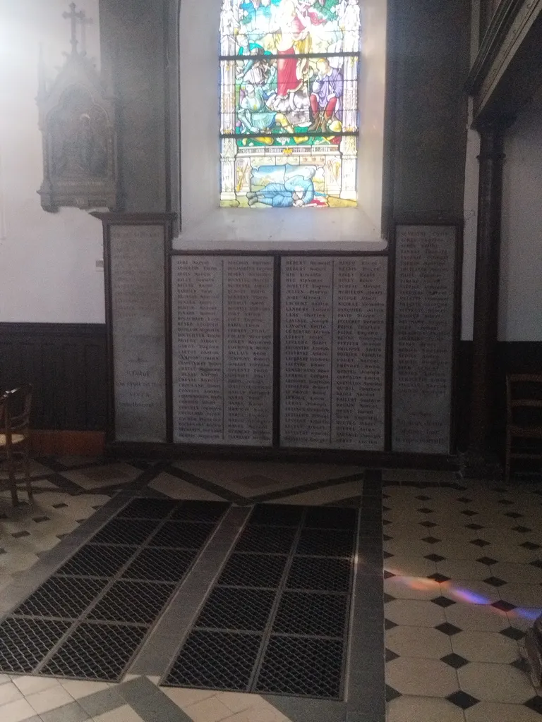 Monument aux Morts de l'Église Saint-Pierre à Déville-lès-Rouen