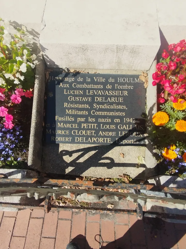 Plaque aux combatants de l'ombre au Houlme