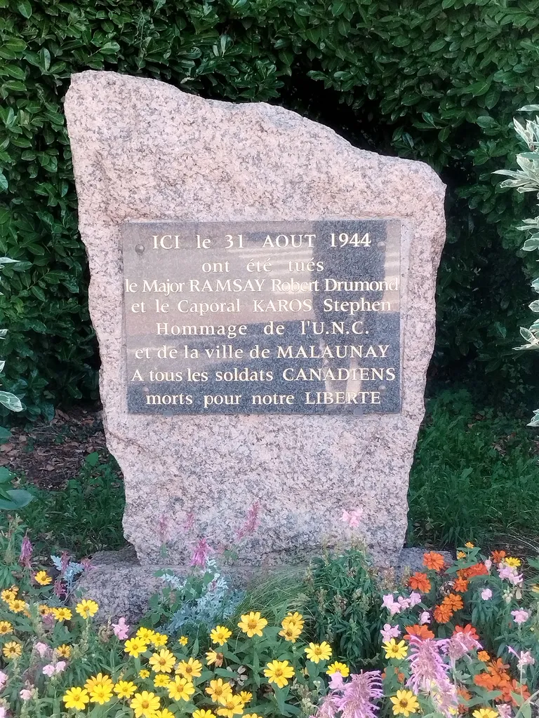 Stèle aux Soldats canadiens à Malaunay