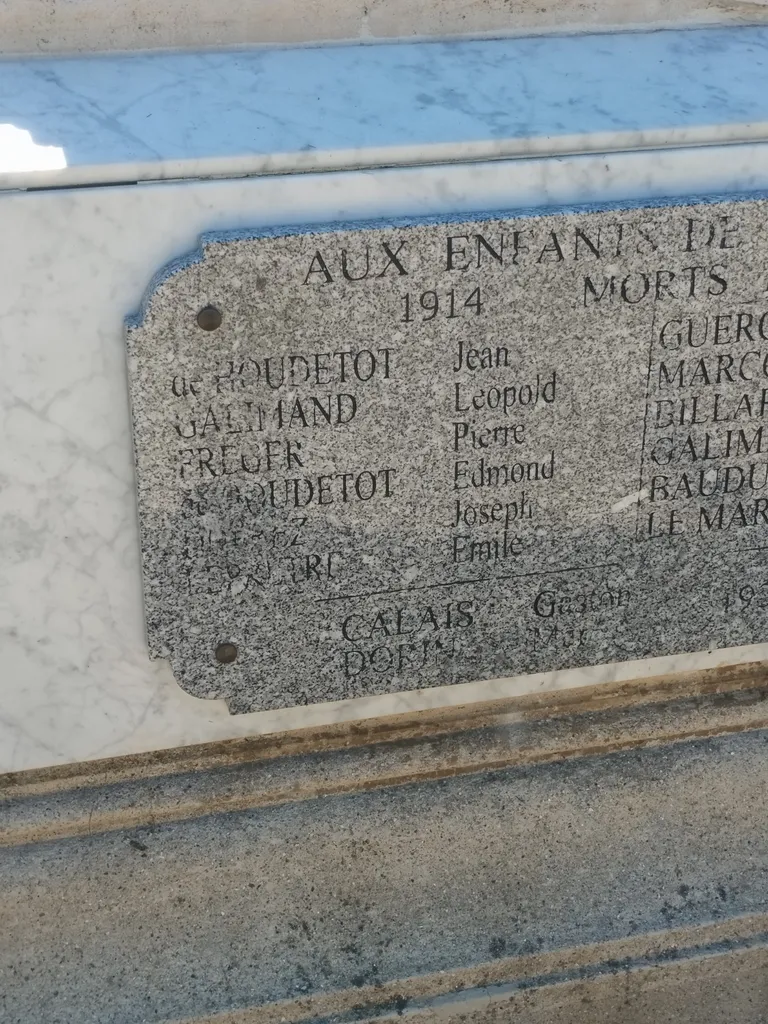 Monument aux Morts de Saint-Laurent-de-Brèvedent
