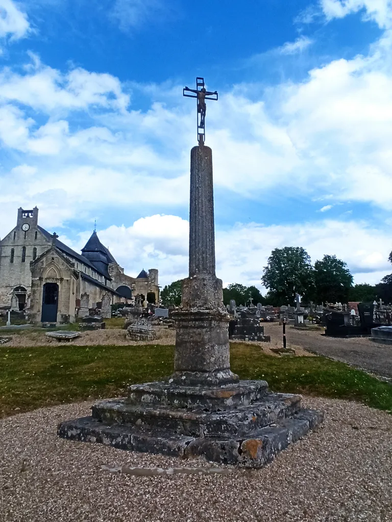 Calvaire de l'Église Saint-Valentin à Jumièges