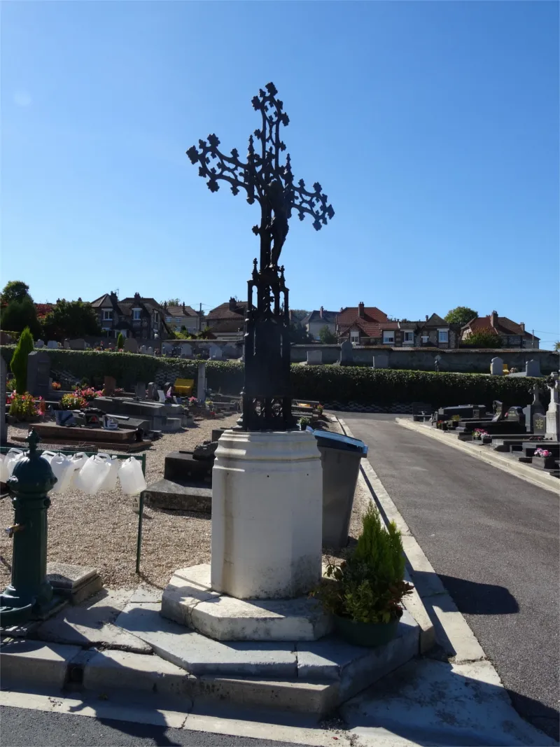 Croix N°2 de cimetière de Grand-Couronne