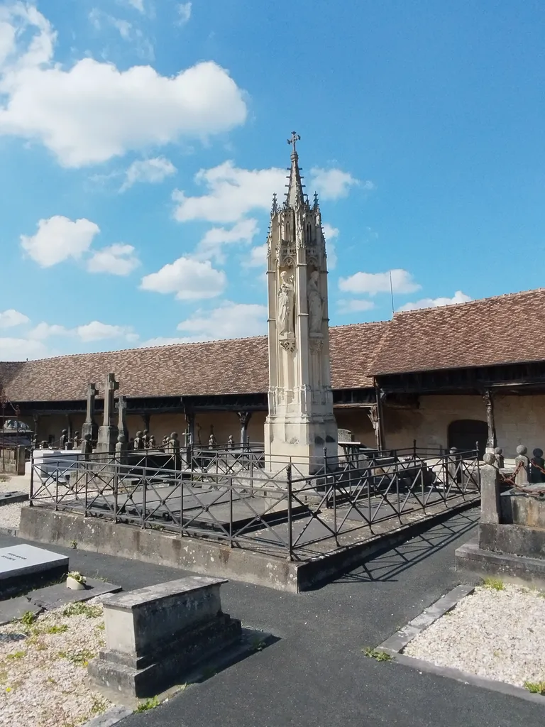 Croix gothique de Montivilliers