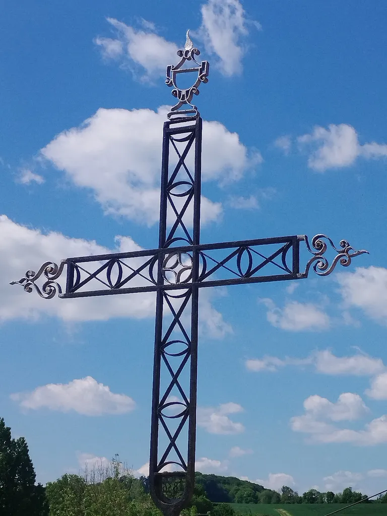 Croix de l'Église Notre-Dame à Aubermesnil-aux-Érables