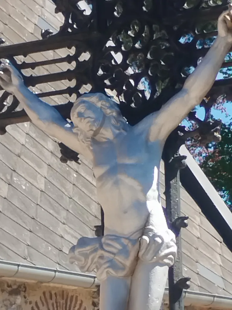 Croix de l'Église Saint-Nicolas à Ménonval