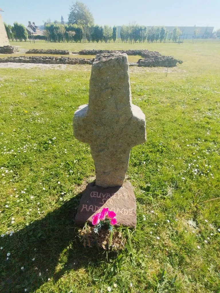 Croix de l'Abbaye Sainte-Radegonde à Neufchâtel-en-Bray