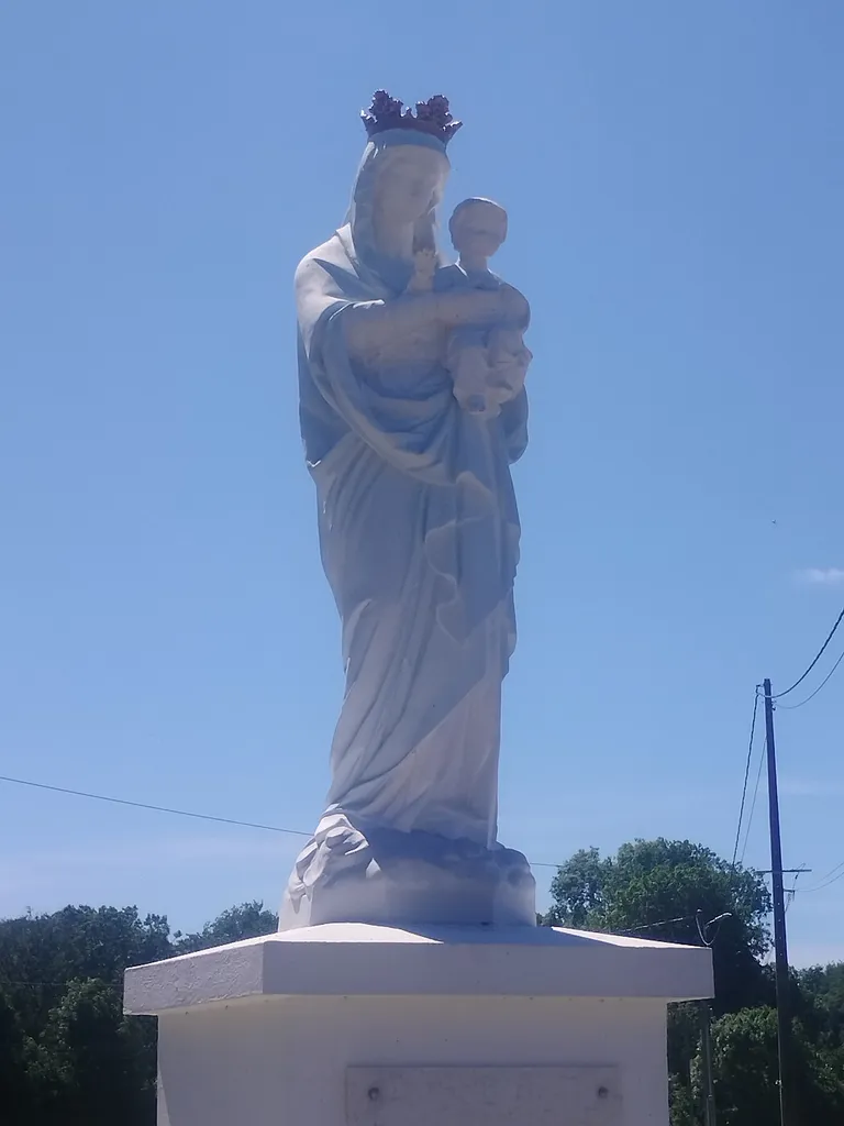Statue de la Vierge à Harcanville