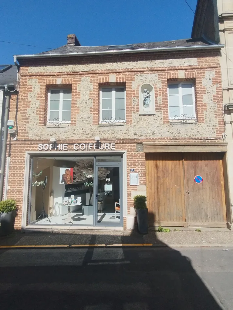 Statue de la Vierge à Doudeville