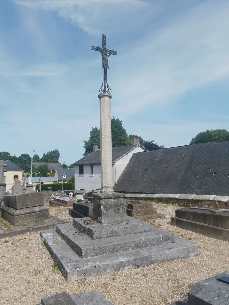 Croix de l'Église Notre-Dame de l'Assomption à Envronville
