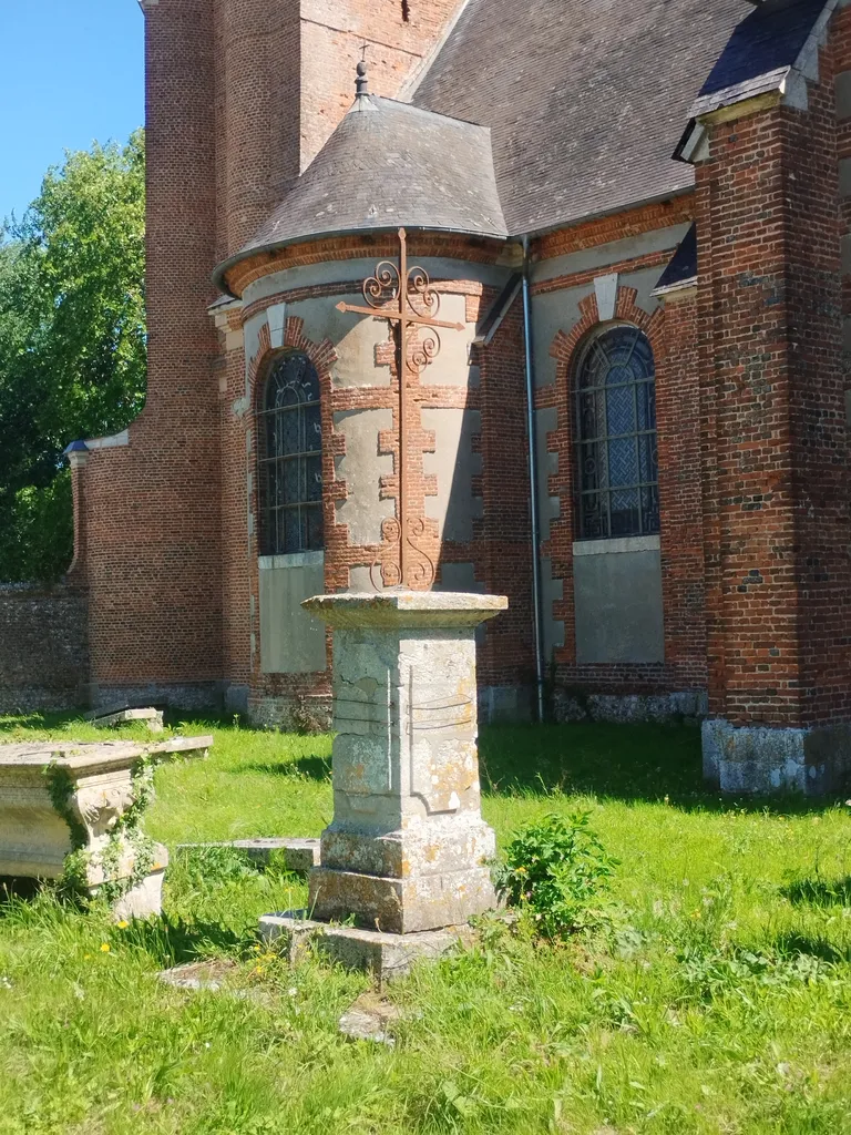 Croix de l'Église Saint-Pierre et Saint-Paul à Grémonville