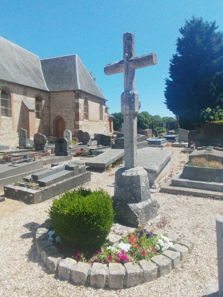 Croix de l'Église Saint-Martin à Routes