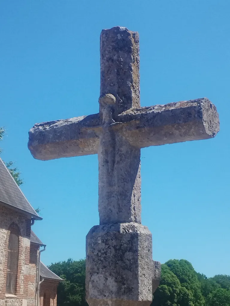 Croix de l'Église Saint-Martin à Routes