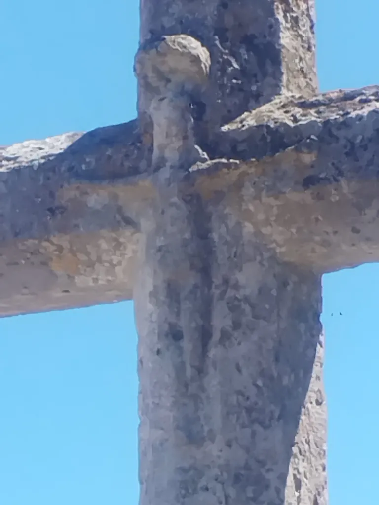 Croix de l'Église Saint-Martin à Routes