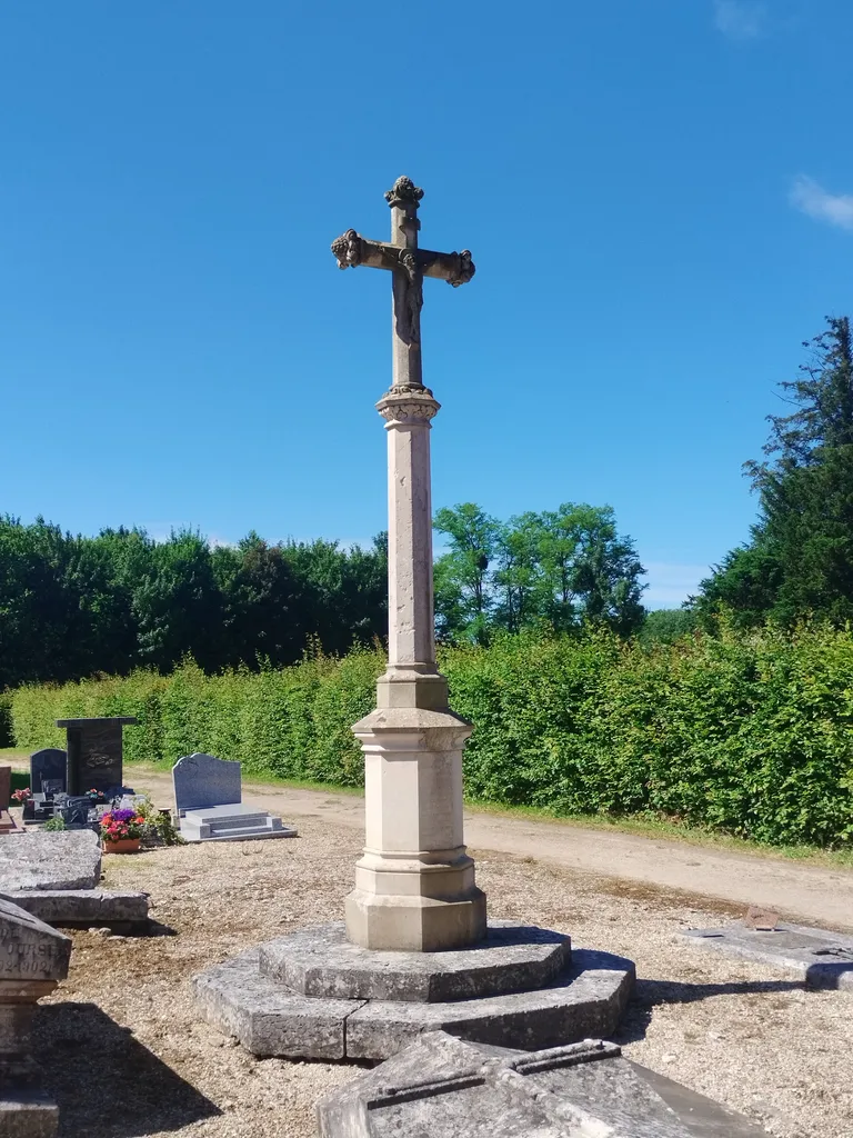 Croix de l'Église Saint-Martin-et-Sainte-Marguerite à Motteville