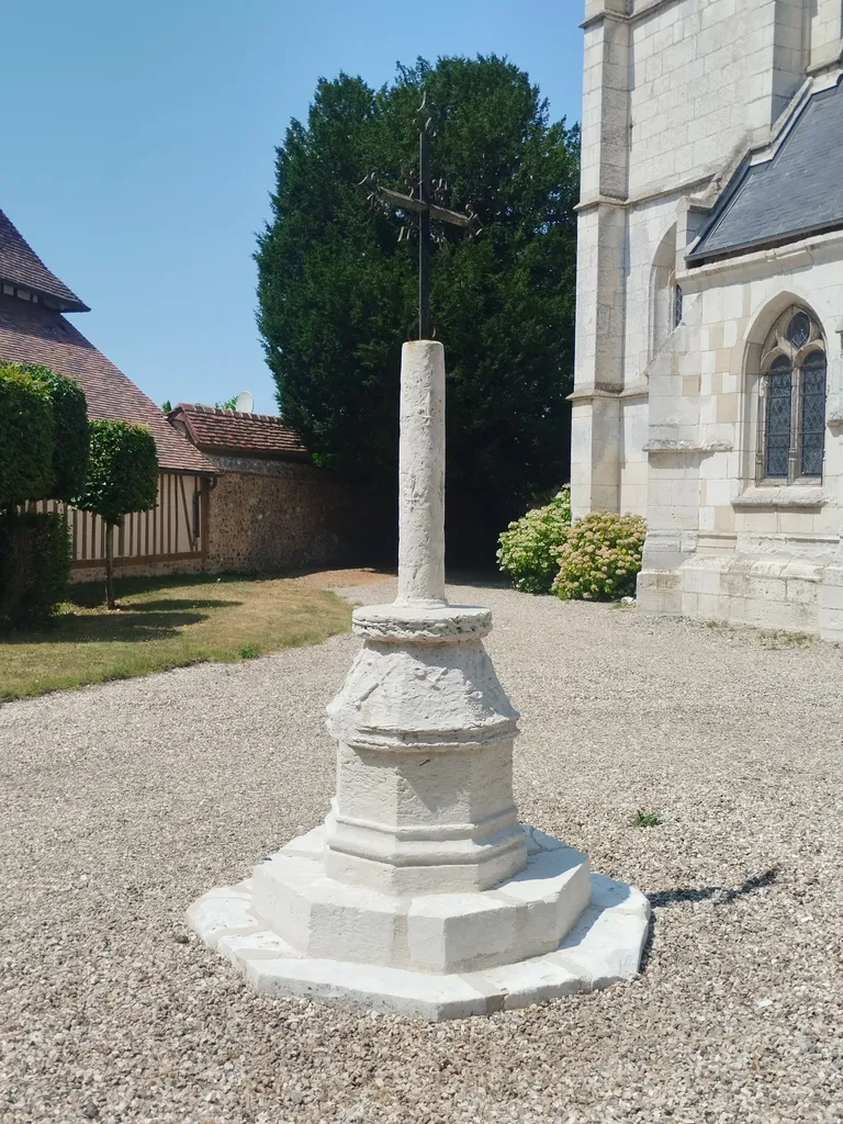 Croix du cimetière d'Hénouville