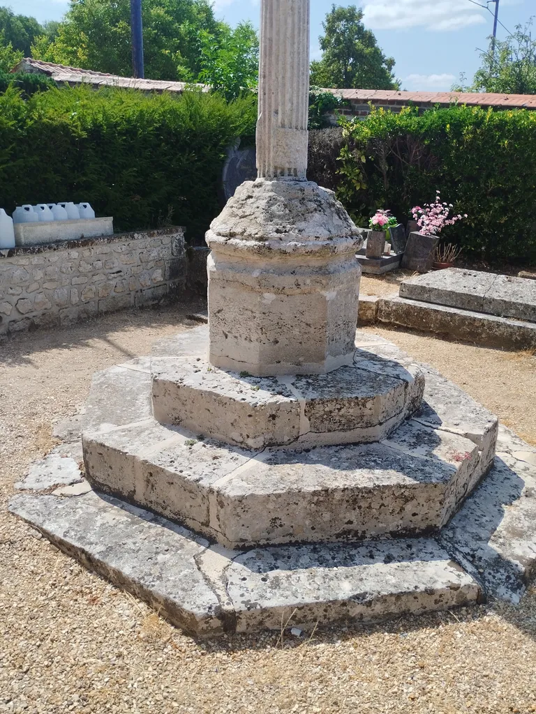 Croix de l'Église de Quevillon