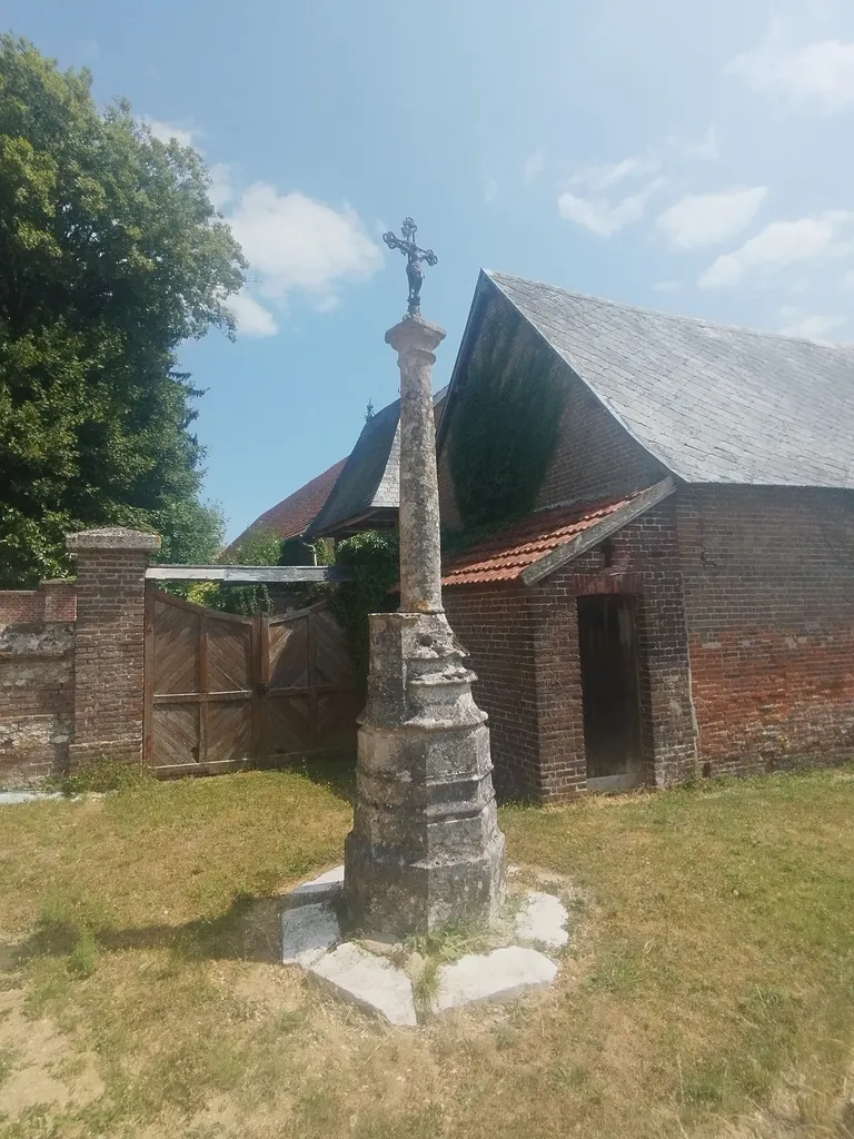 Croix du cimetière de Montigny