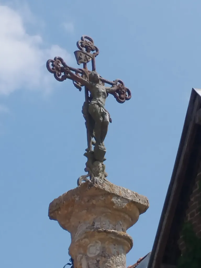 Croix du cimetière de Montigny