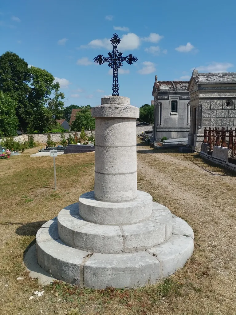 Croix du cimetière de Saint-Pierre-de-Manneville