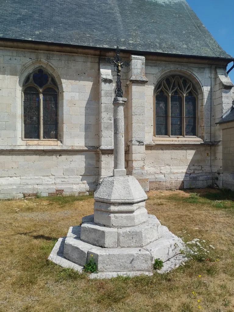 Croix de l'Église Saint-Pierre à Saint-Pierre-de-Manneville