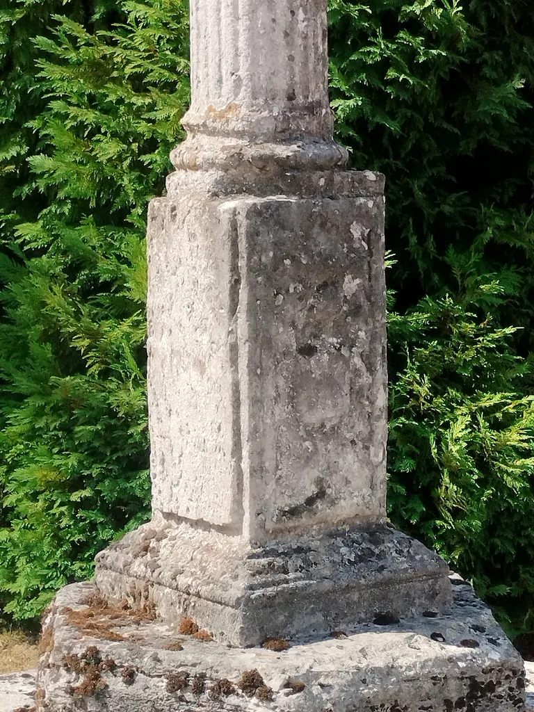 Croix de l'Église Saint-Martin à Canteleu